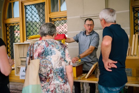 Čebelar Aleksander Primc tudi z medenimi izdelki